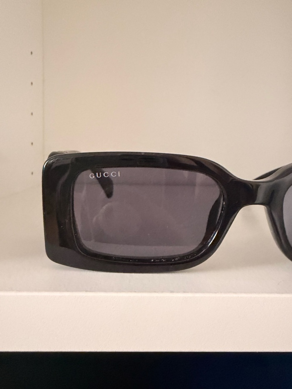 Gucci Black GG Round-Logo Sunglasses - Picture 3 of 4